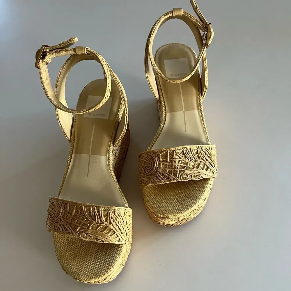 Dolce Vita Talisa Platform Wedges-Beige Textured Sandal Sz 6 Excellent Condition